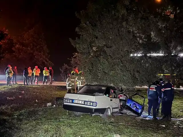 Balıkesir'de Şarampole Devrilen Otomobilde Ölüm