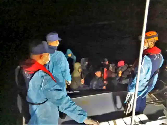 Ayvalık'ta 12 Düzensiz Göçmen Yakalandı